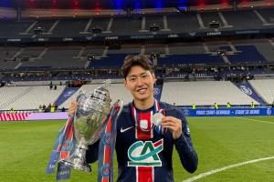 开云-躺一冠！李刚仁法国杯决赛枯坐替补，24岁已随巴黎拿6冠+冲欧冠