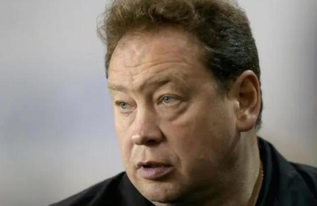 开云官网-斯卢茨基：朱辰杰让比赛变容易 无论踢谁风格不变