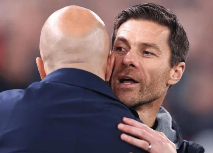 天空体育：阿隆索或重返利物浦执教|哈维·阿隆索|哈维-阿隆索|利物浦主帅|俱乐部|主帅_新浪体育_新浪新闻